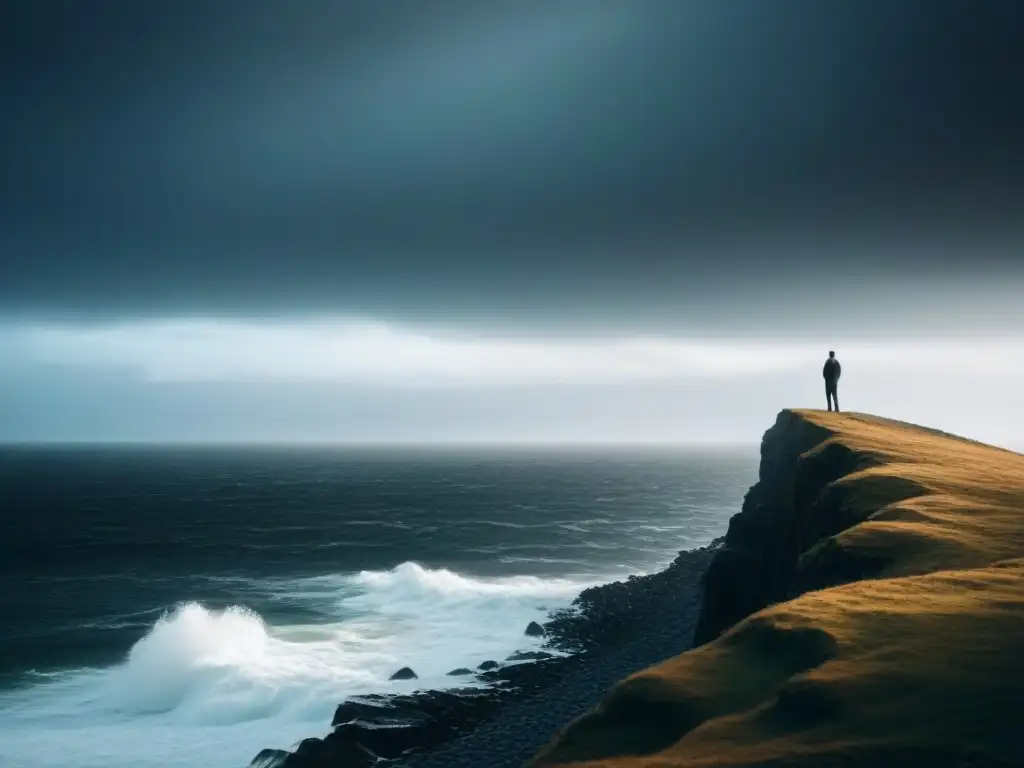 Reflexión poética: figura solitaria en acantilado contemplando el mar tormentoso